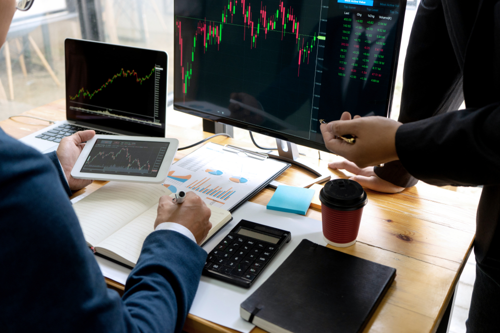 Copy Trading in Forex: How Beginners Can Learn Faster with Skadeva