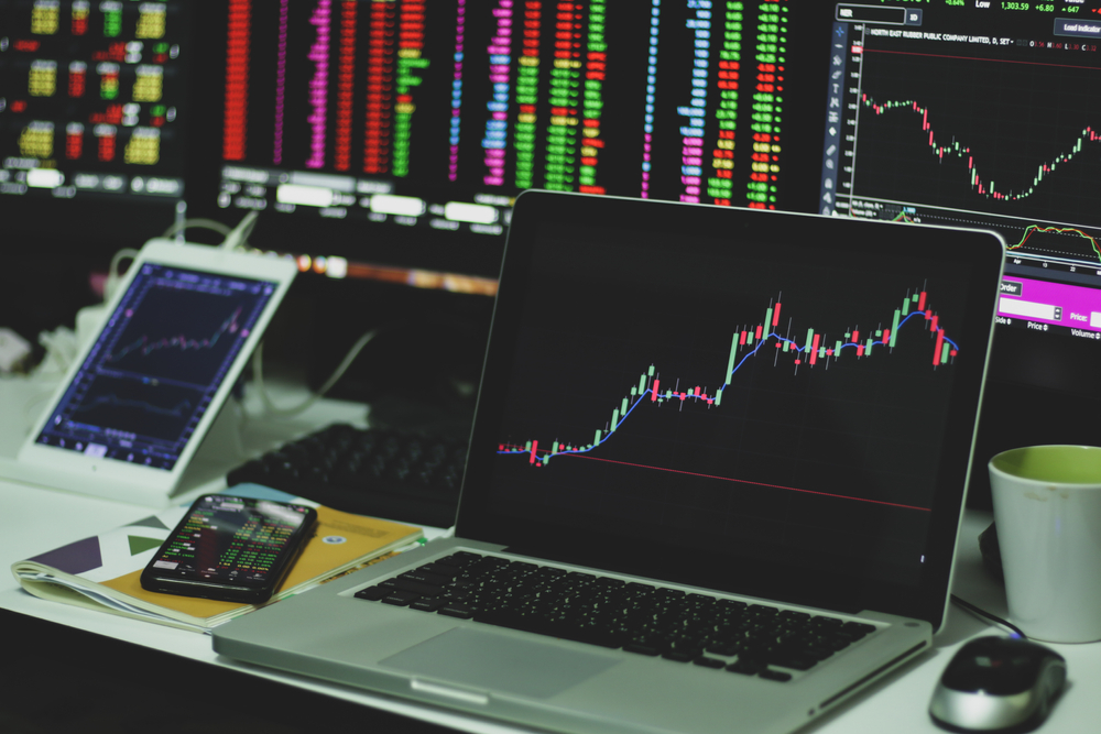 How Professional Traders Analyze the Forex Market with Skadeva Tools